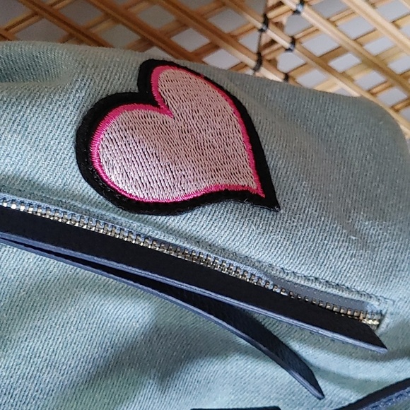 🍁G BY GUESS FUN EMBROIDERED DENIM BACKPACK - Picture 3 of 12